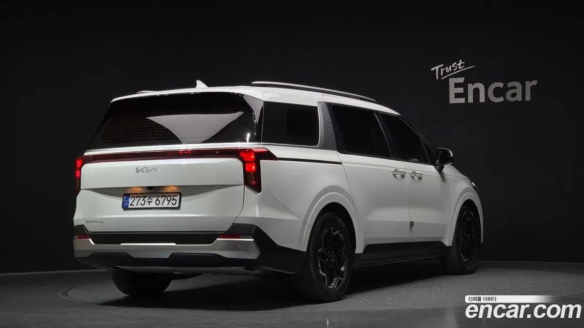 Kia Carnival — фото 10