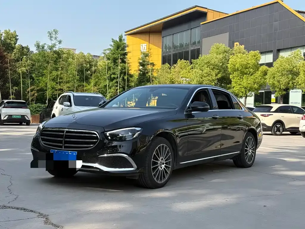 Mercedes-Benz E-Class — фото 1