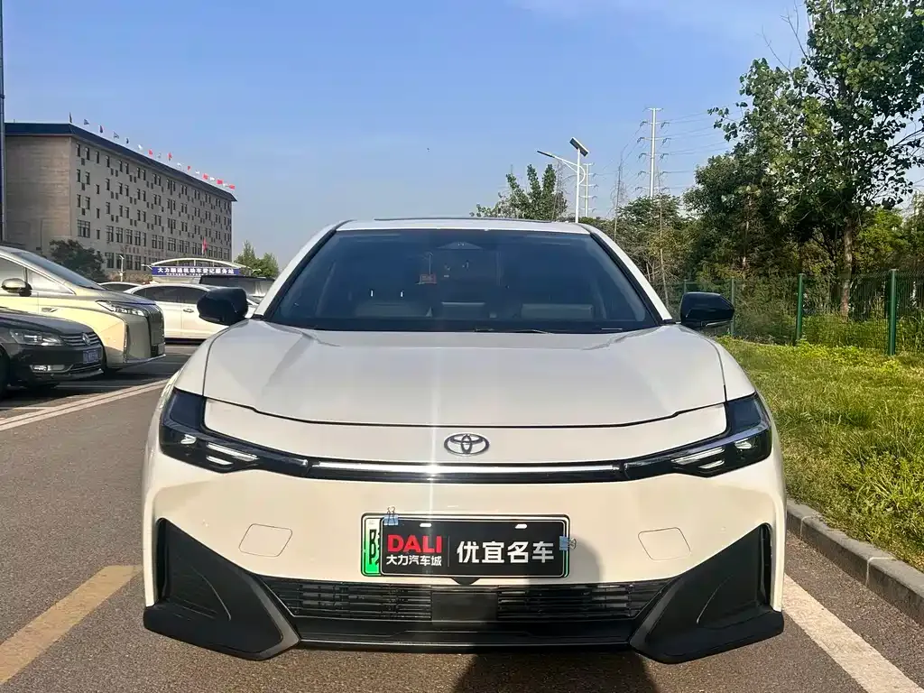 Toyota bZ3 2023 из CN, фото 10