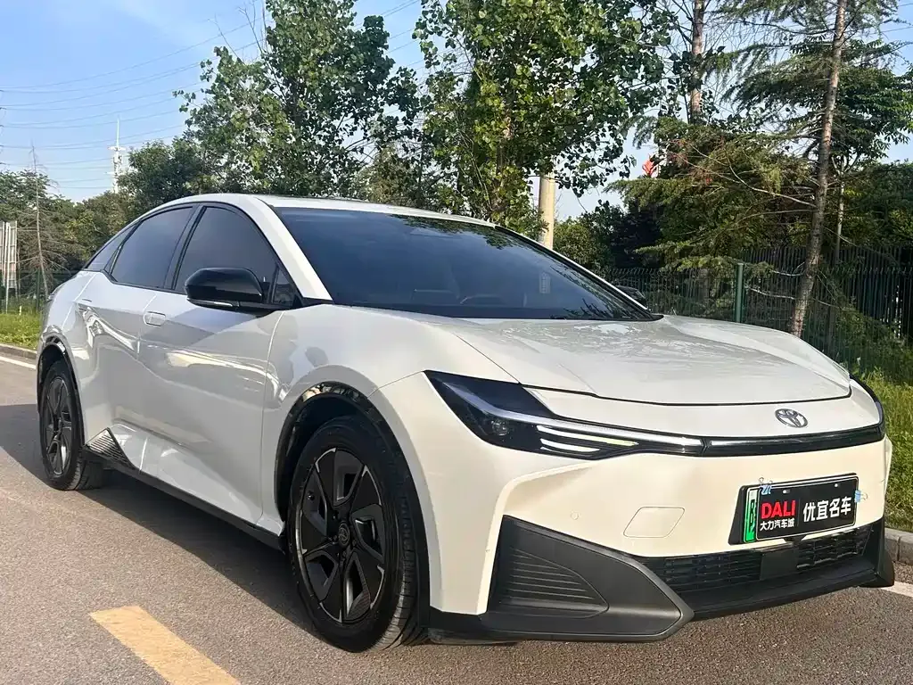 Toyota bZ3 2023 из CN, фото 9
