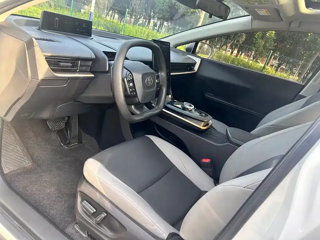 Toyota bZ3 2023 из CN, фото 7