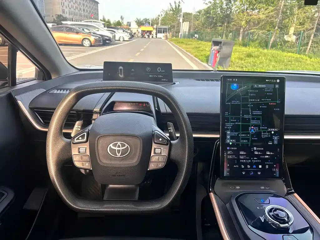 Toyota bZ3 2023 из CN, фото 6
