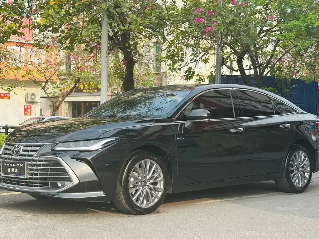 Toyota Avalon — фото 1