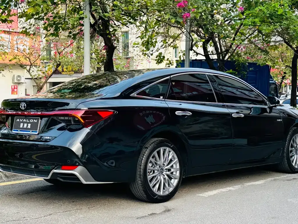 Toyota Avalon — фото 4