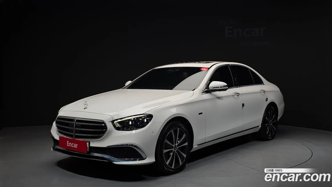 Mercedes-Benz E-Class — фото 1