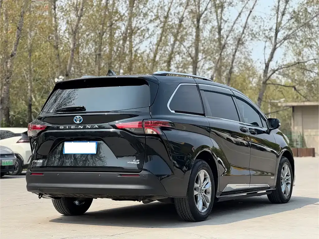 Toyota Sienna 2023 из CN, фото 3