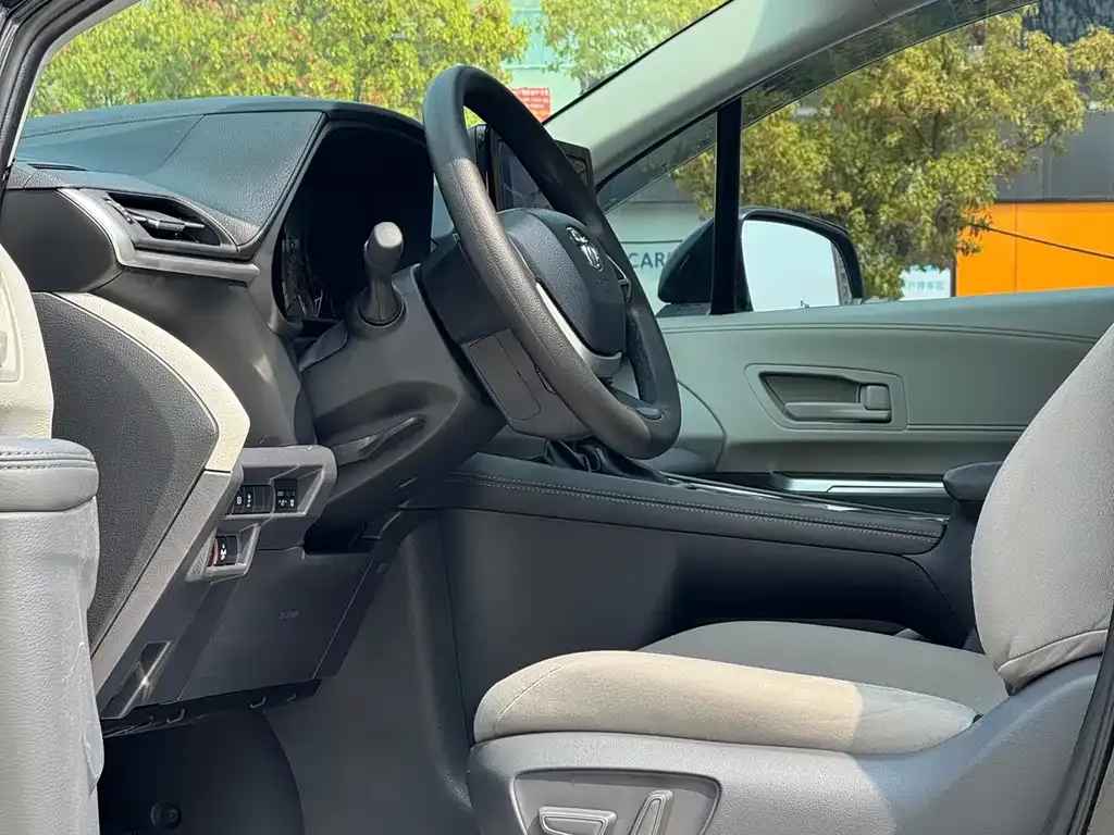 Toyota Sienna 2023 из CN, фото 4