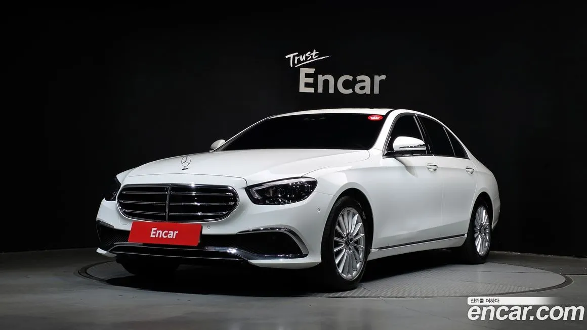 Mercedes-Benz E-Class — фото 1
