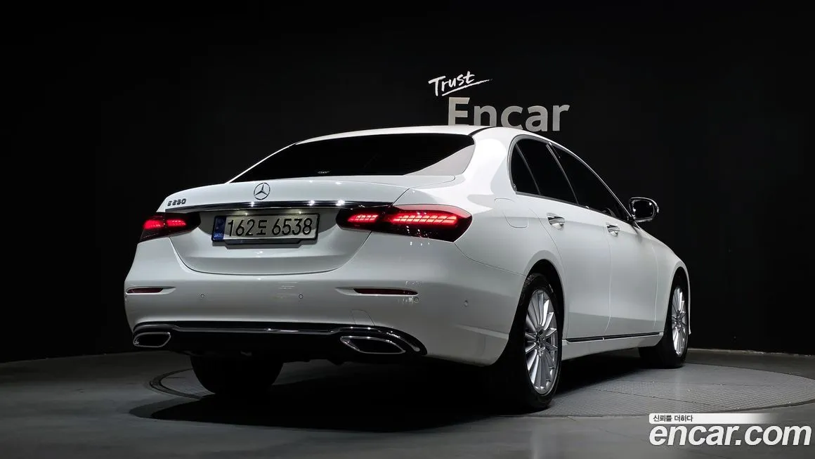 Mercedes-Benz E-Class — фото 3