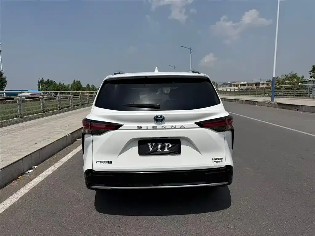 Toyota Sienna 2022 из CN, фото 3