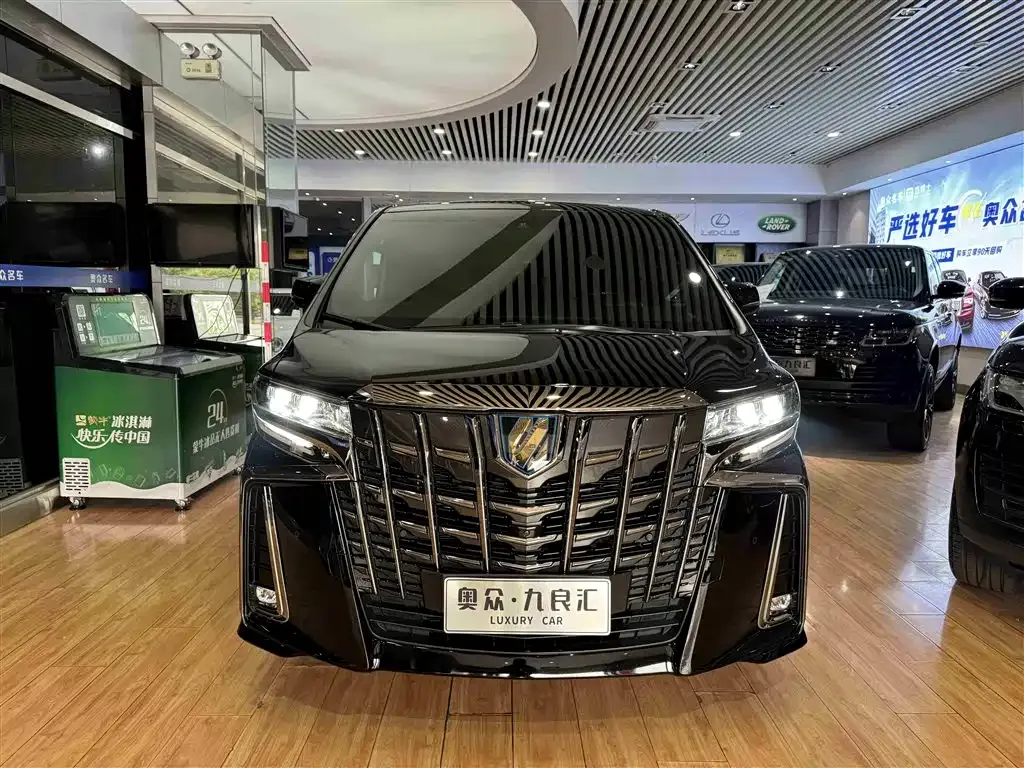 Toyota Alphard — фото 8