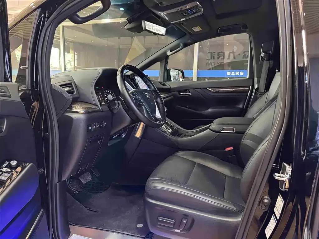 Toyota Alphard — фото 5