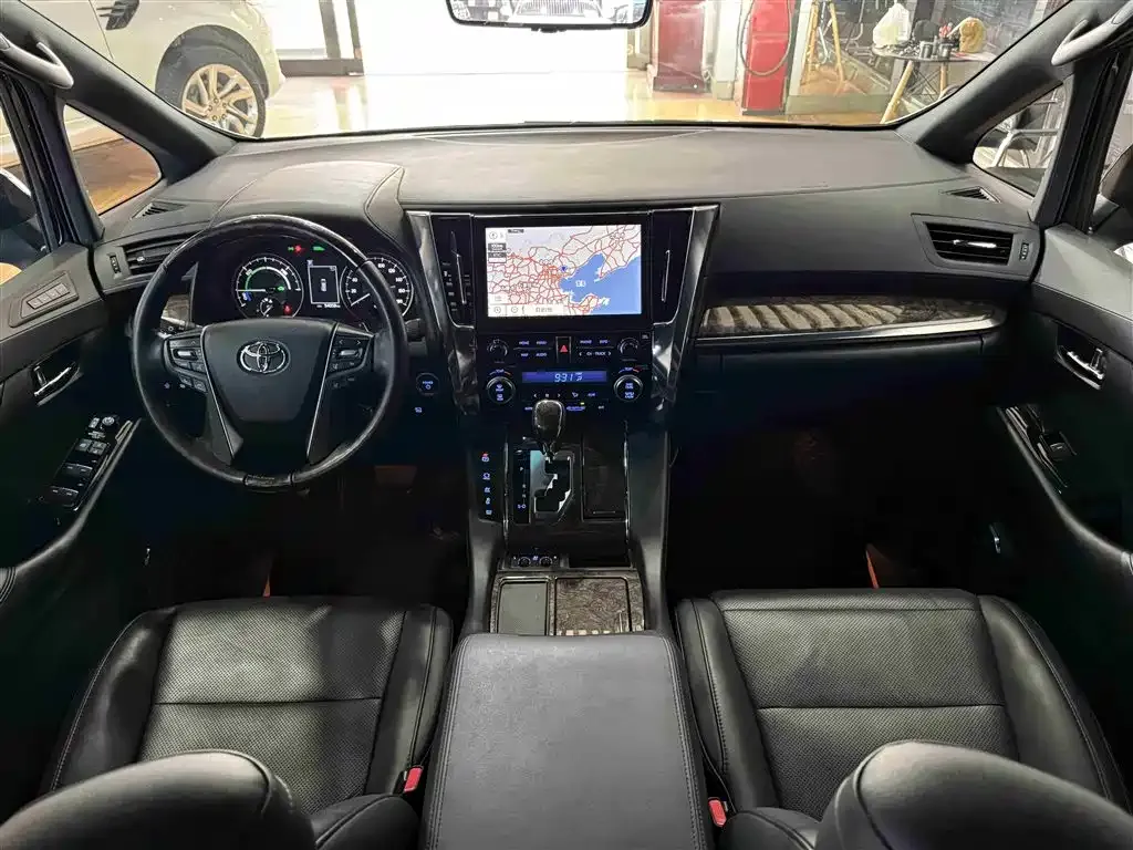 Toyota Alphard — фото 7