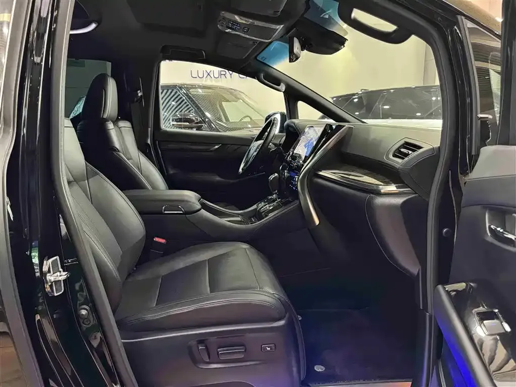 Toyota Alphard — фото 4