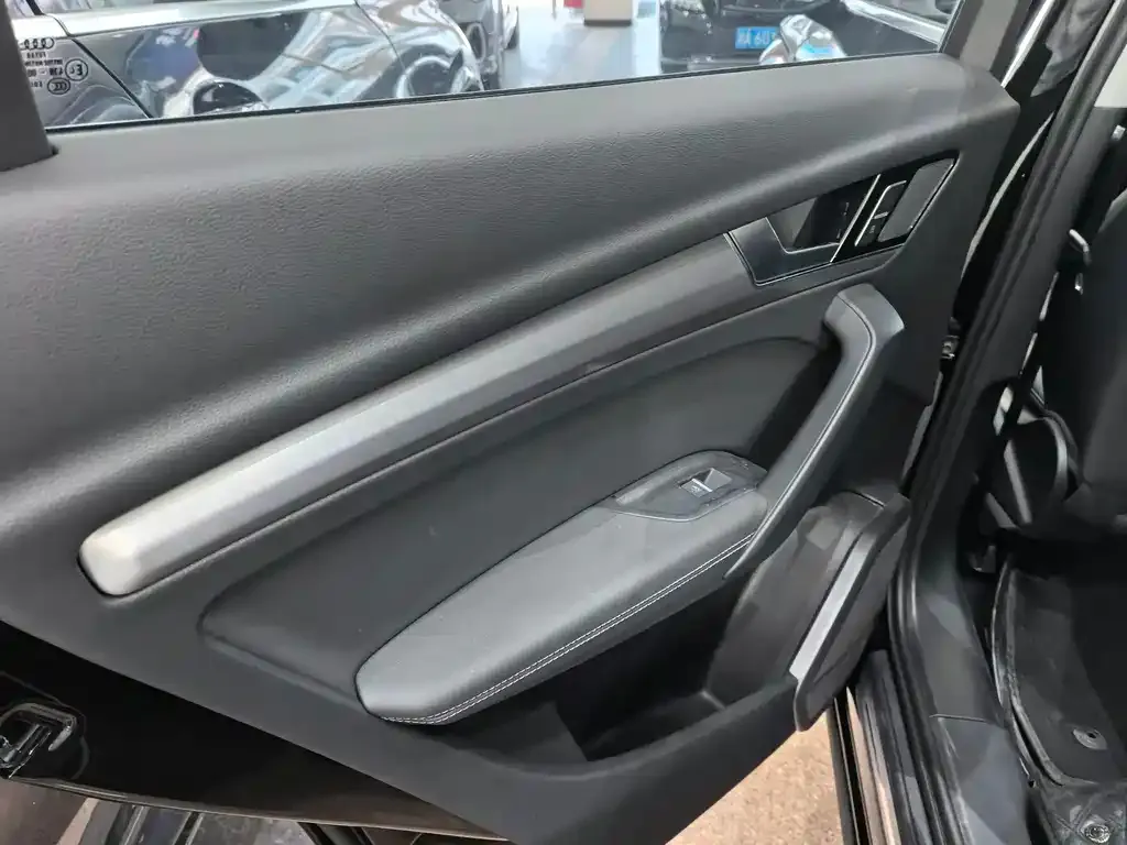 Audi Q5L 2024 из CN, фото 3
