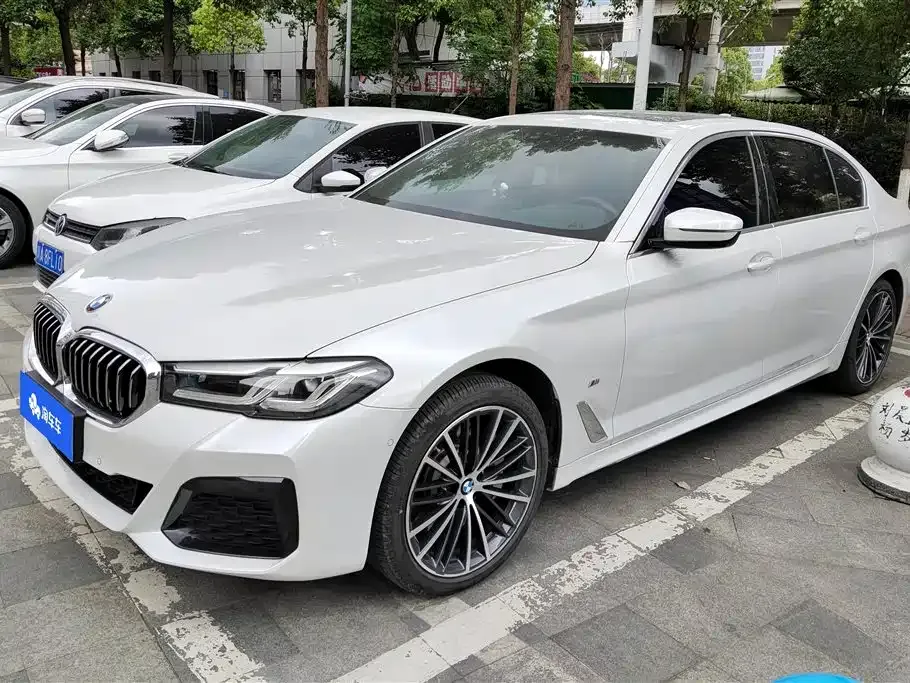 BMW 5 Series — фото 1