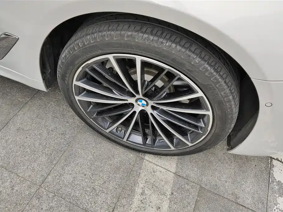 BMW 5 Series — фото 2