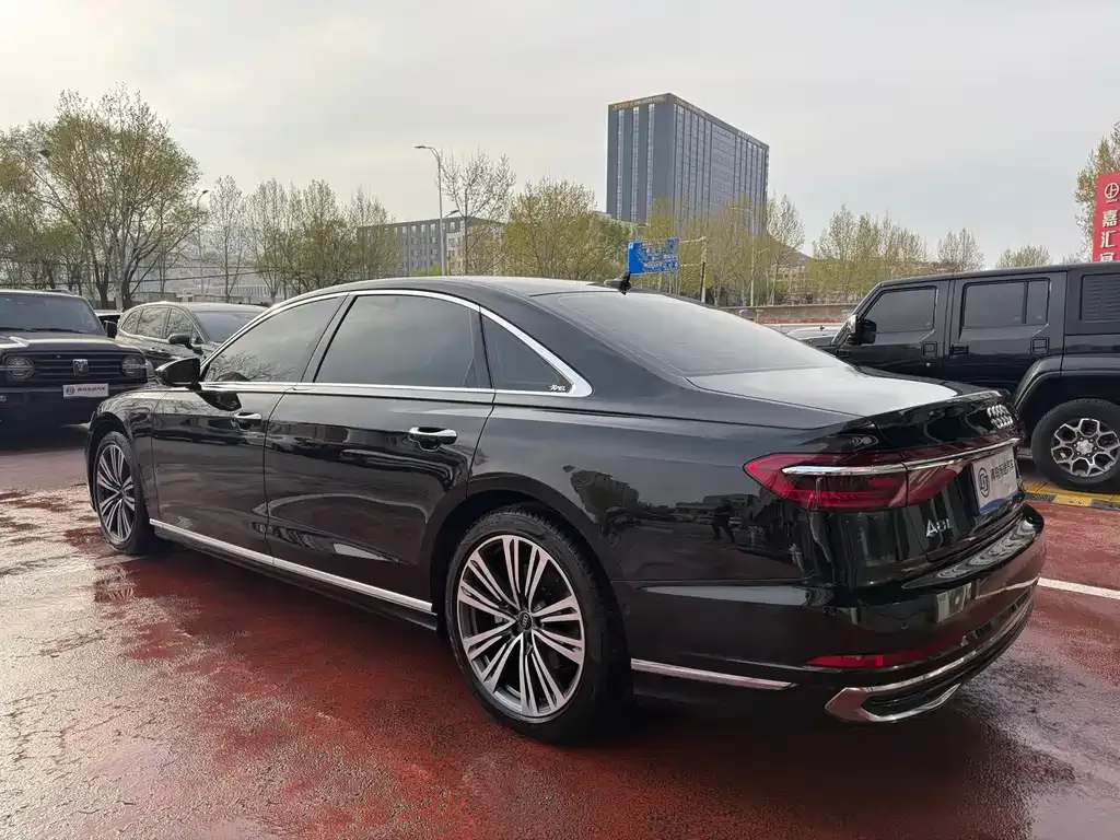 Audi A8 — фото 7