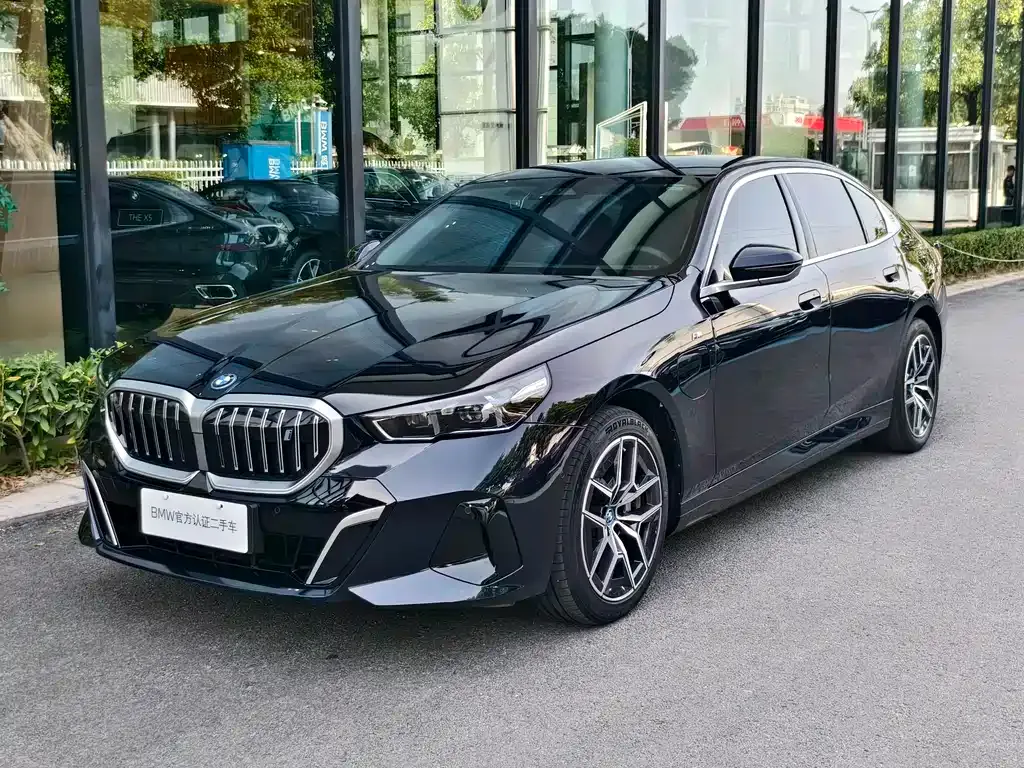 BMW i5 — фото 1