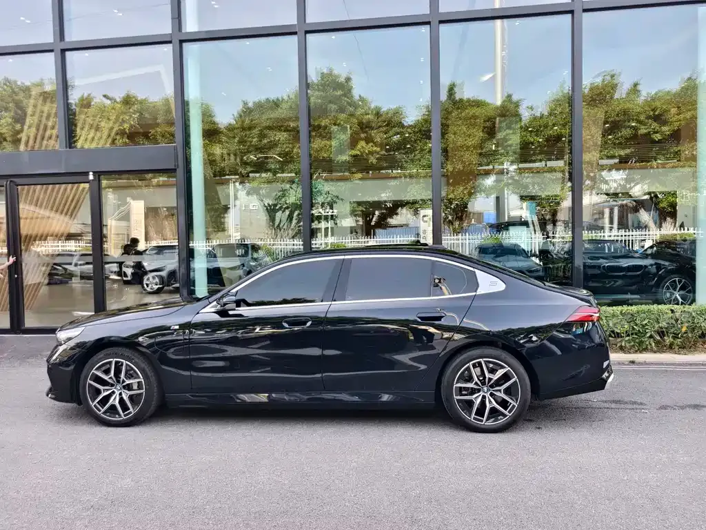 BMW i5 — фото 10