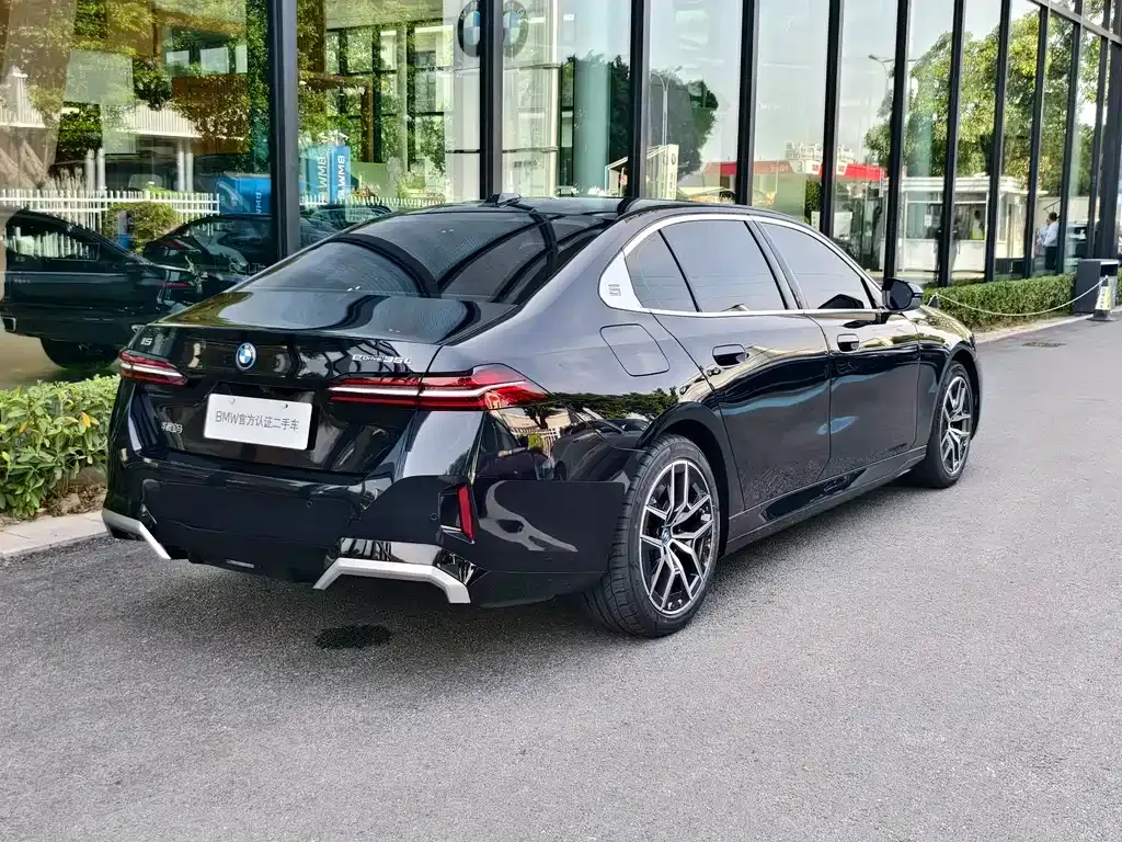 BMW i5 — фото 8
