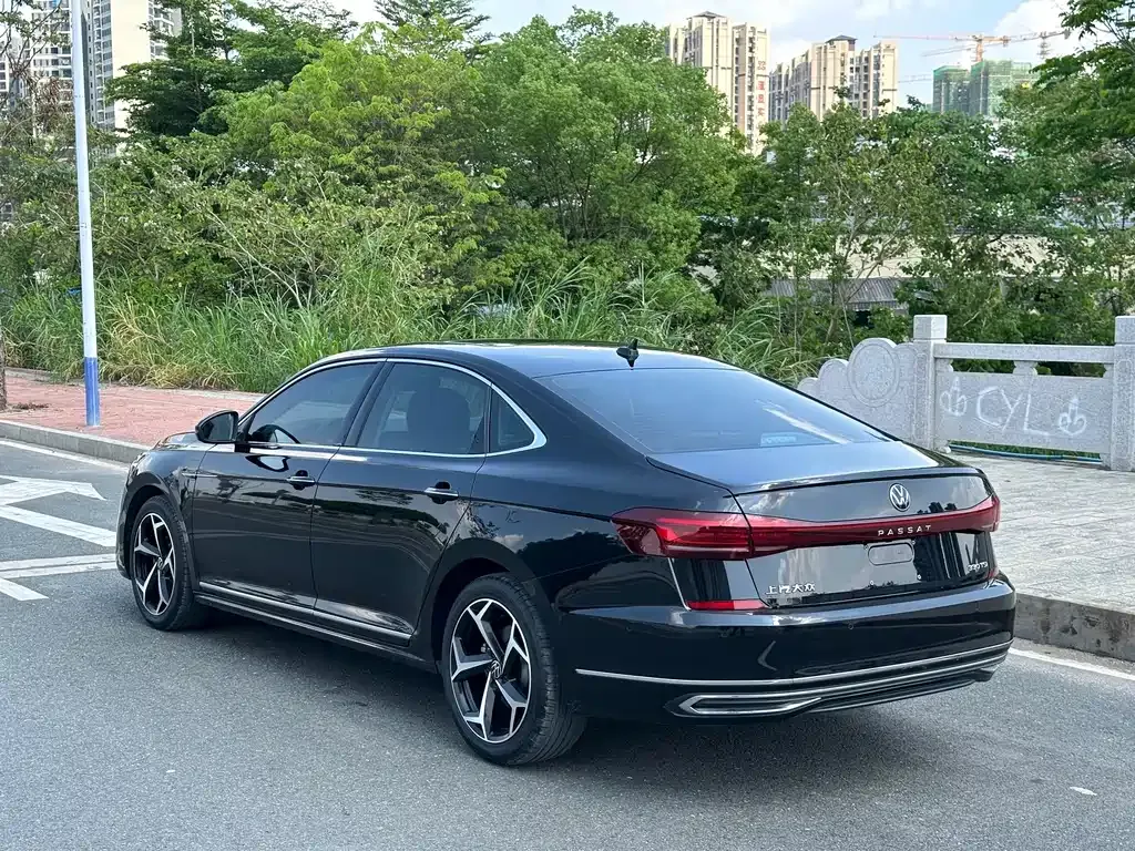 Volkswagen Passat — фото 8