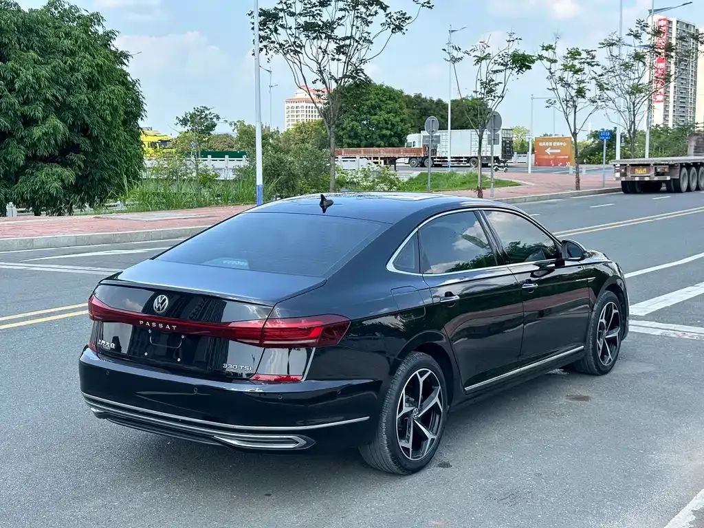 Volkswagen Passat — фото 10