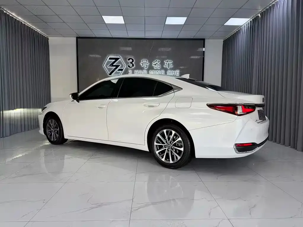 Lexus ES — фото 3