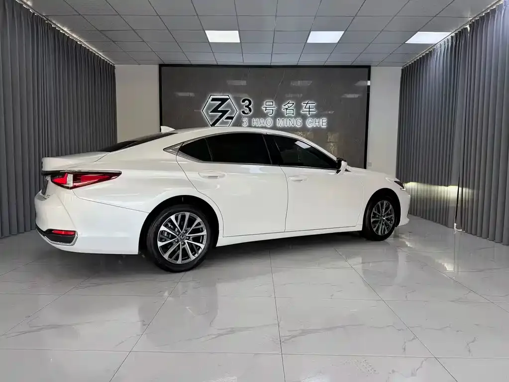 Lexus ES — фото 9