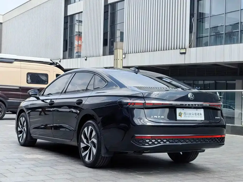 Volkswagen Passat — фото 10