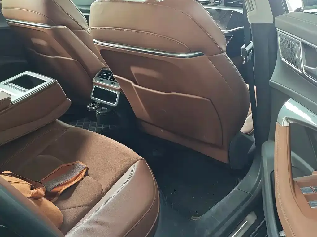 Audi A7L 2024 из CN, фото 2