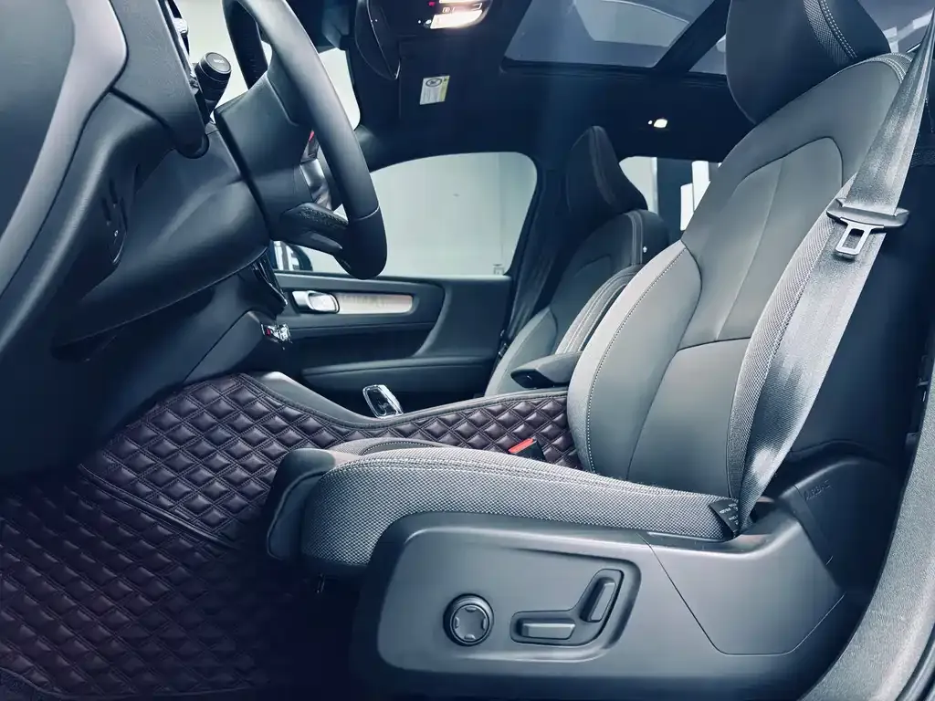 Volvo XC40 2023 из CN, фото 9
