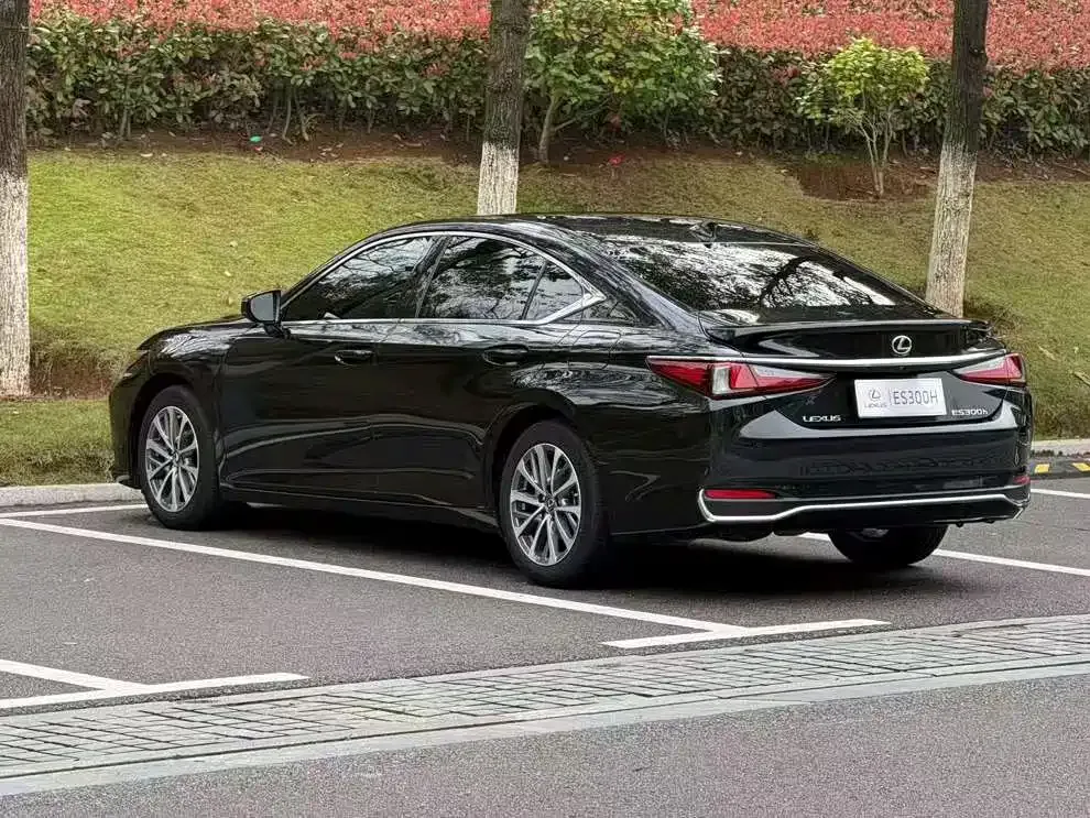 Lexus ES — фото 8