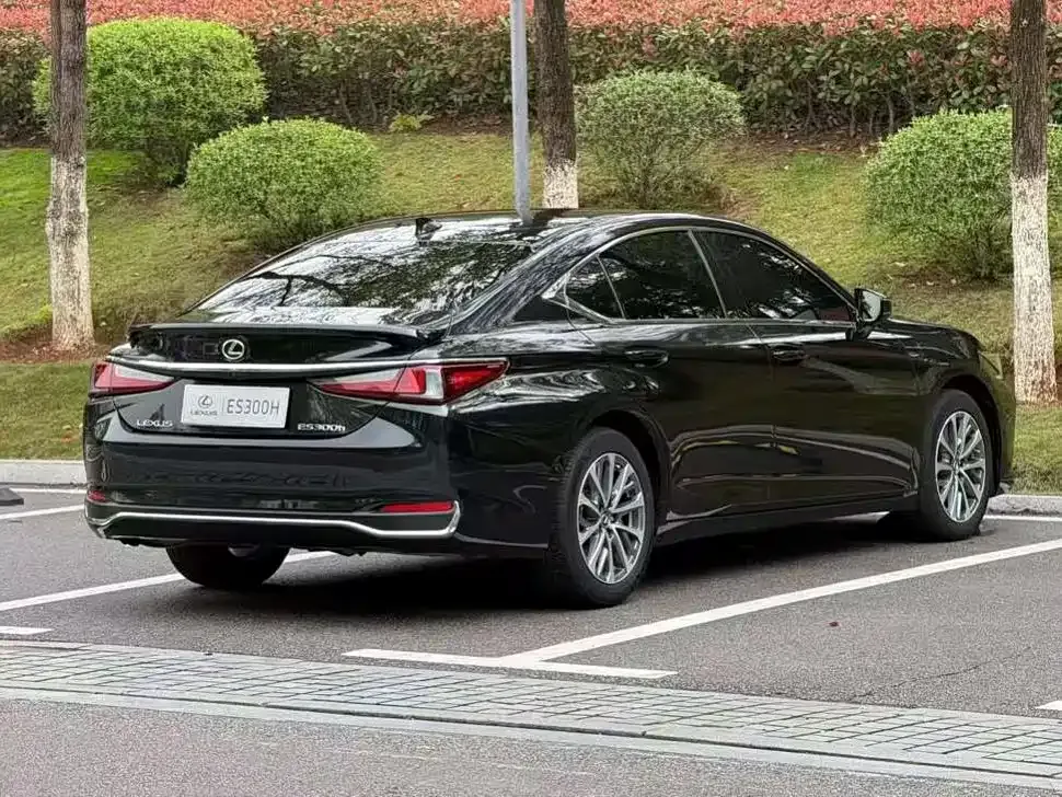 Lexus ES — фото 7