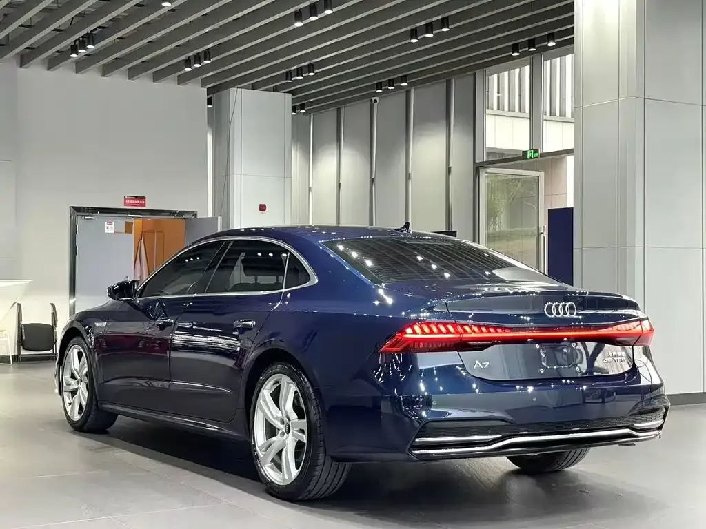 Audi A7L 2022 из CN, фото 7