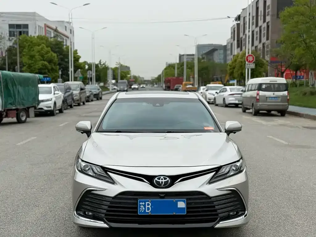 Toyota Camry — фото 9
