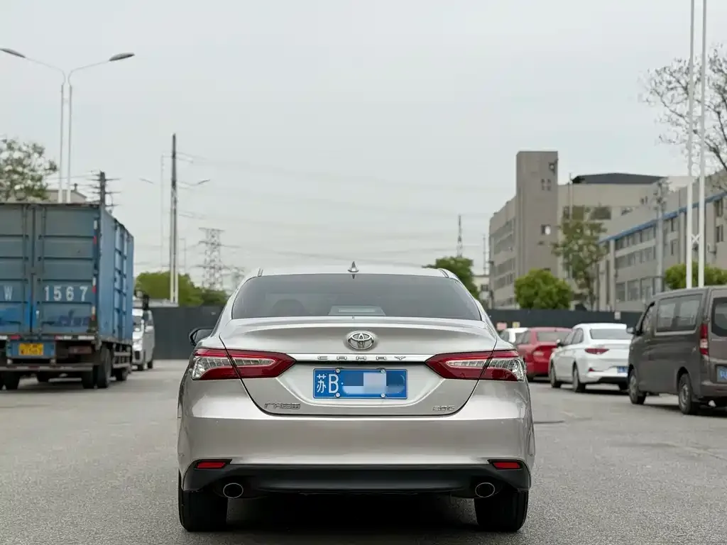 Toyota Camry — фото 4