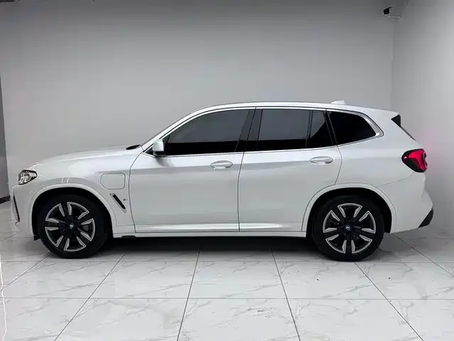 BMW iX3 — фото 2