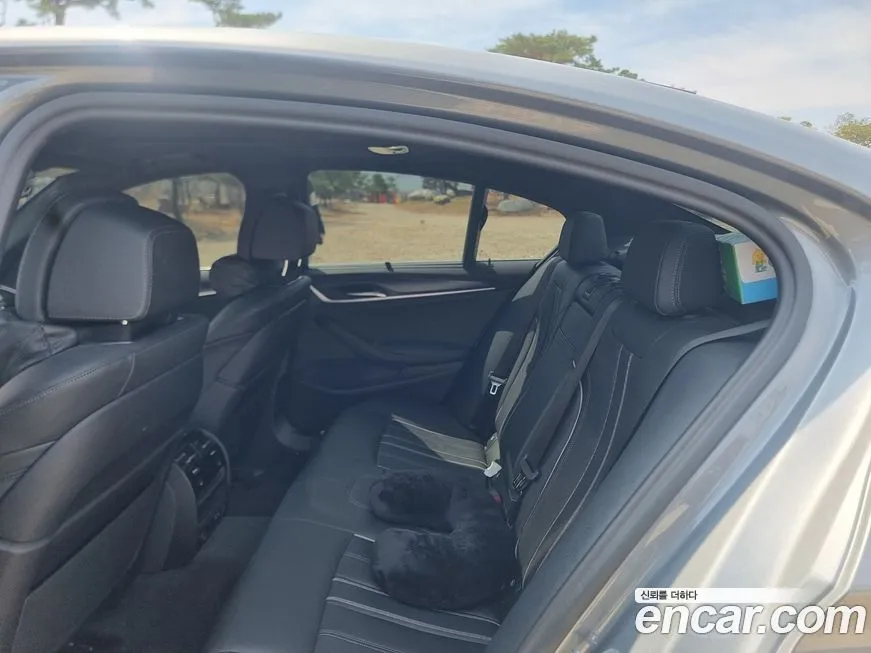 BMW 5-Series 2023 из KR, фото 2