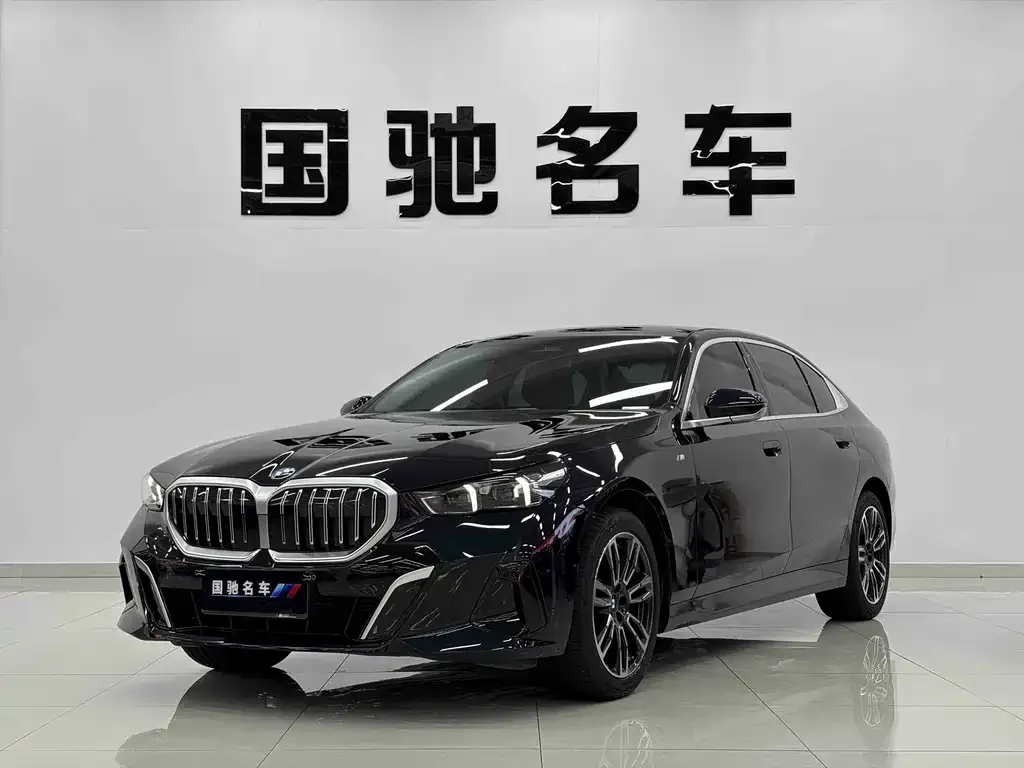 BMW 5 Series — фото 1