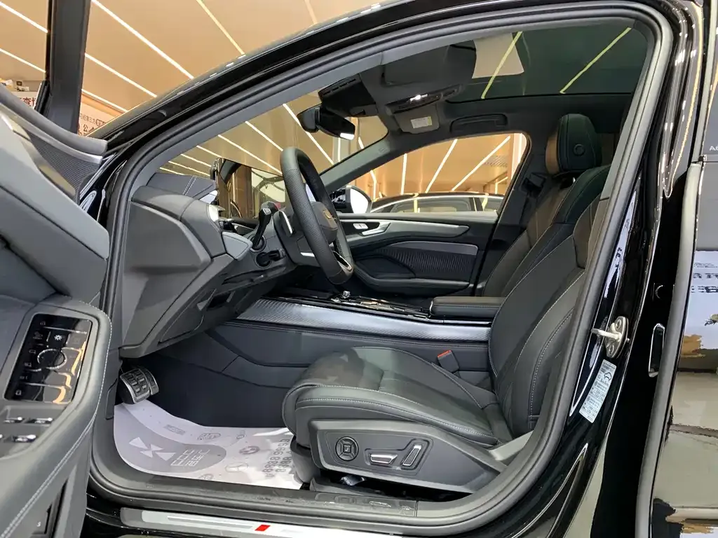 Audi A6L 2026 из CN, фото 5