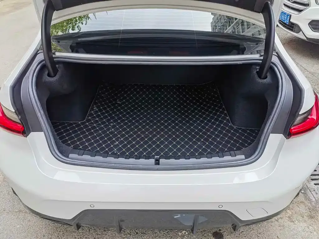 BMW 3 Series 2024 из CN, фото 6