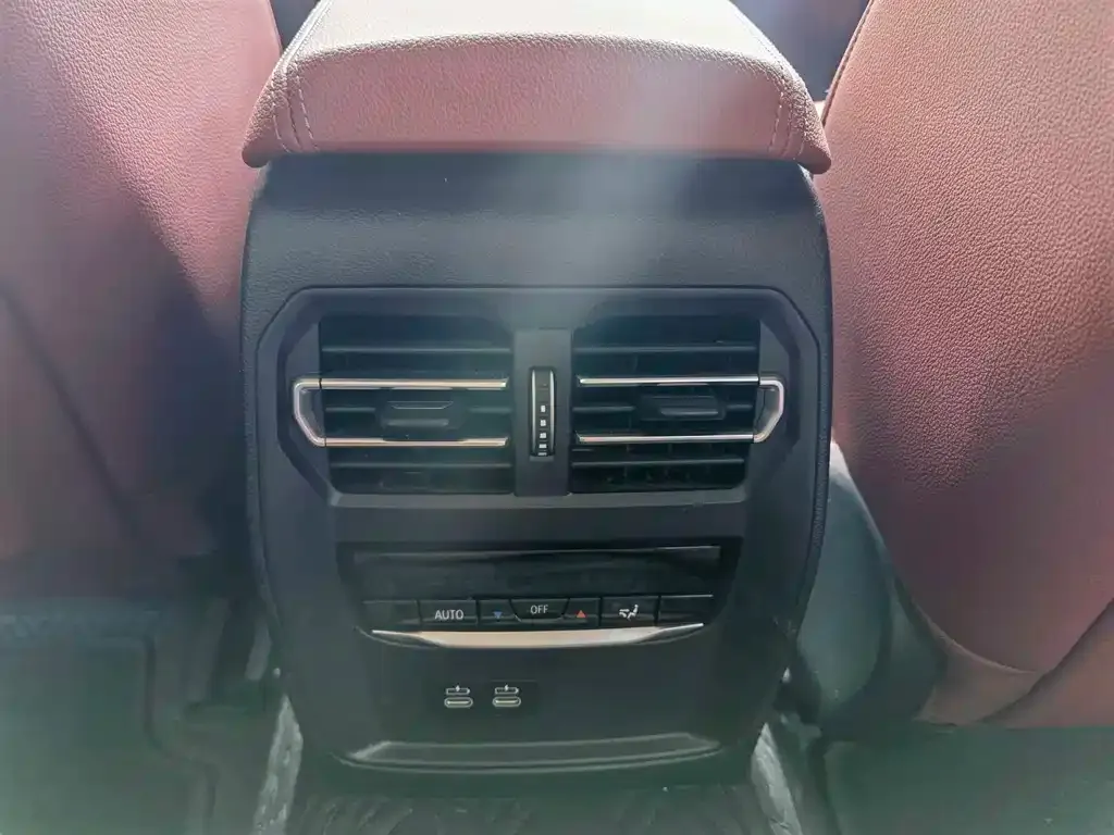 BMW 3 Series 2024 из CN, фото 7