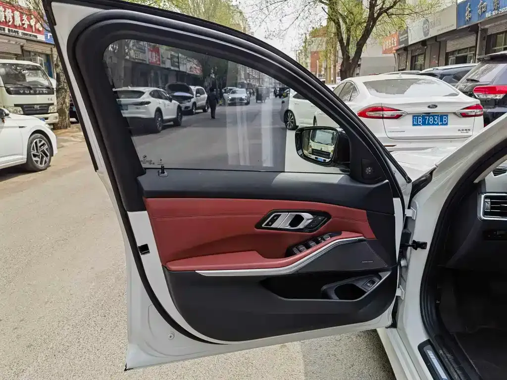 BMW 3 Series 2024 из CN, фото 9