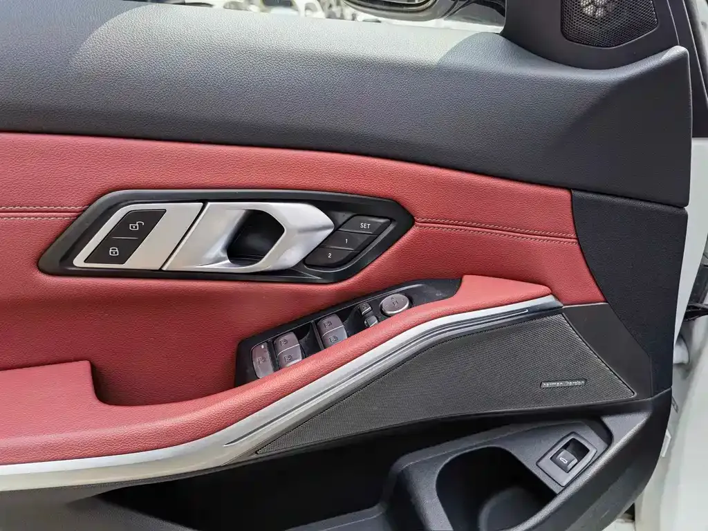 BMW 3 Series 2024 из CN, фото 10