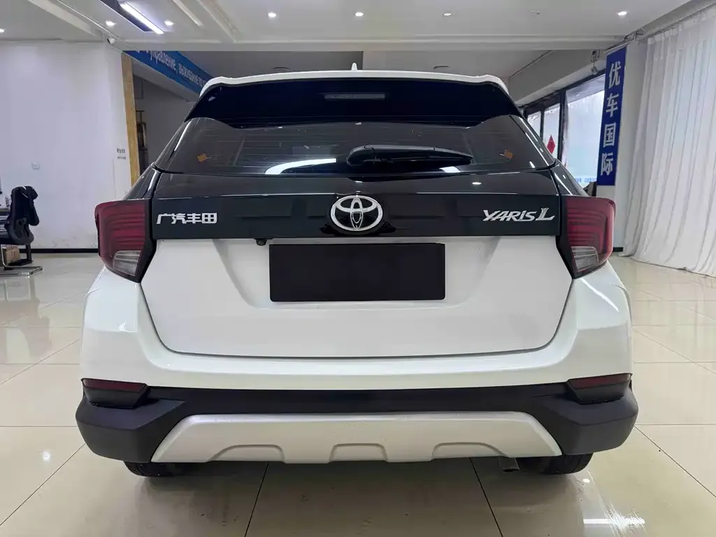 Toyota Yaris L — фото 3