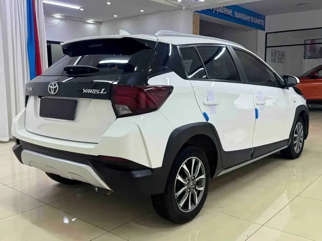 Toyota Yaris L — фото 7