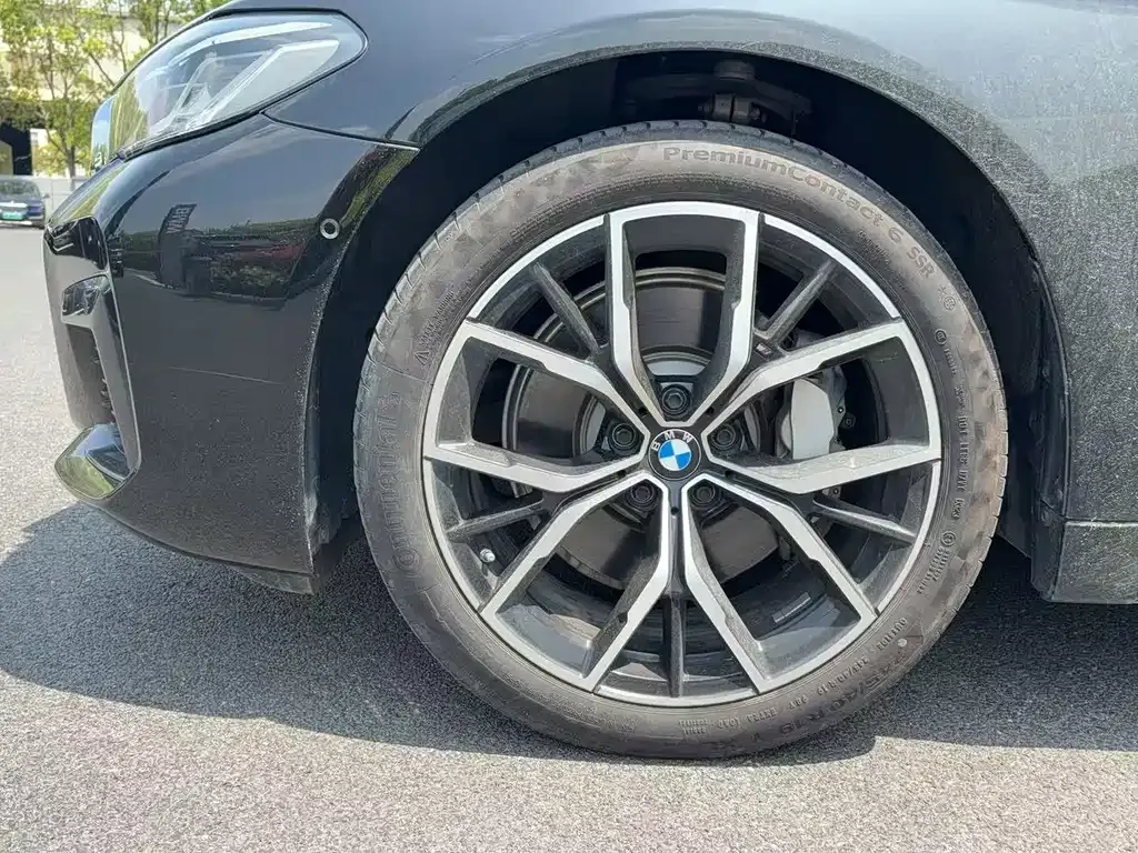 BMW 5 Series — фото 10