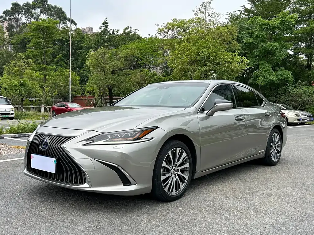 Lexus ES — фото 1