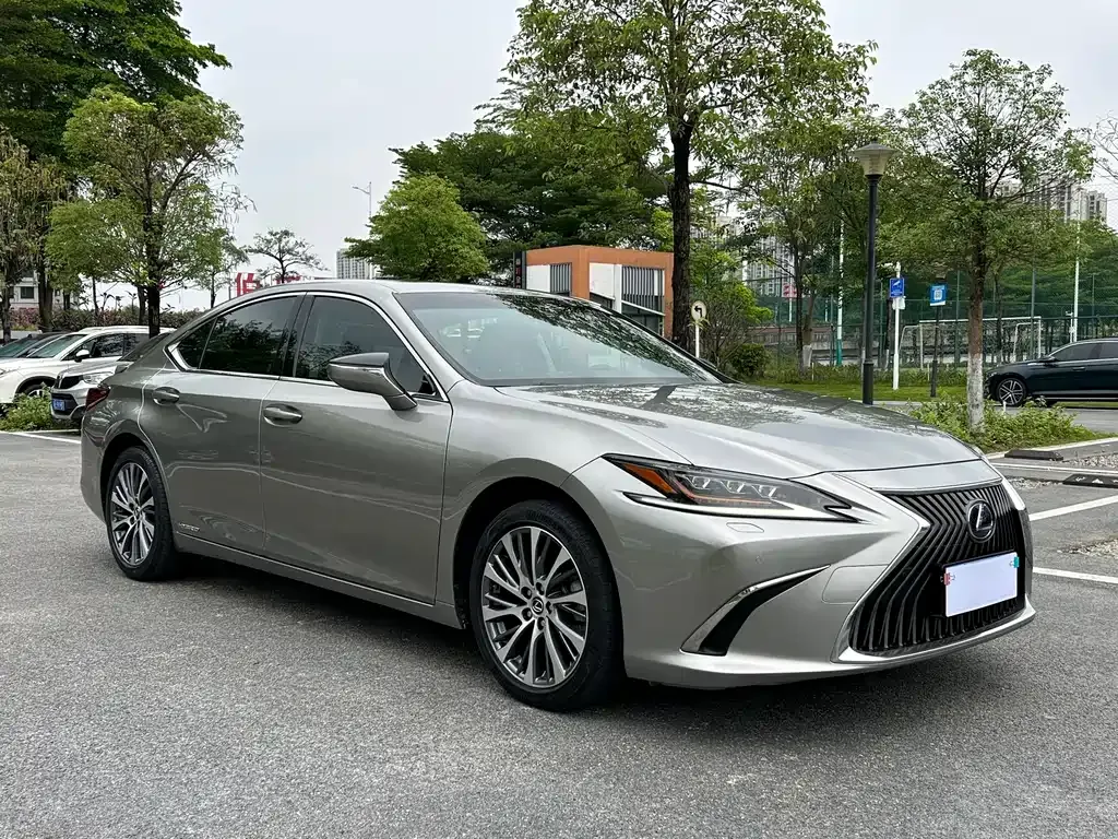 Lexus ES — фото 10